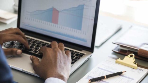 Infographic: 10 Essential Money Tips For Young Entrepreneurs